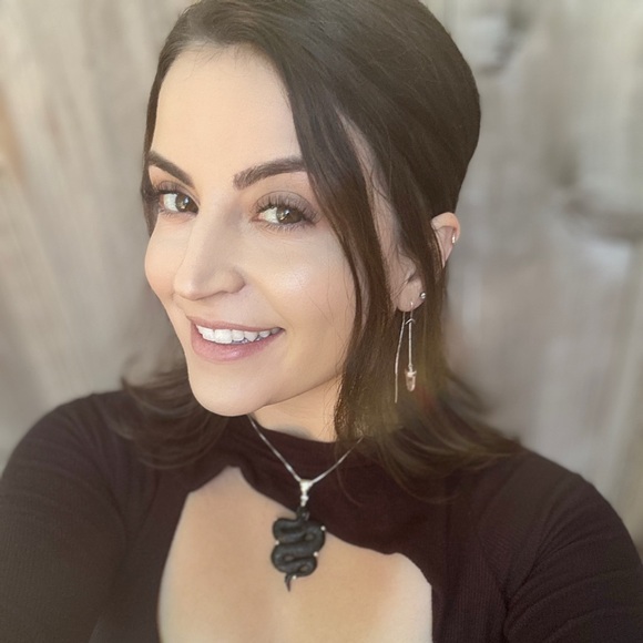 Meet your Posher, Taylor - Picture 1 of 1